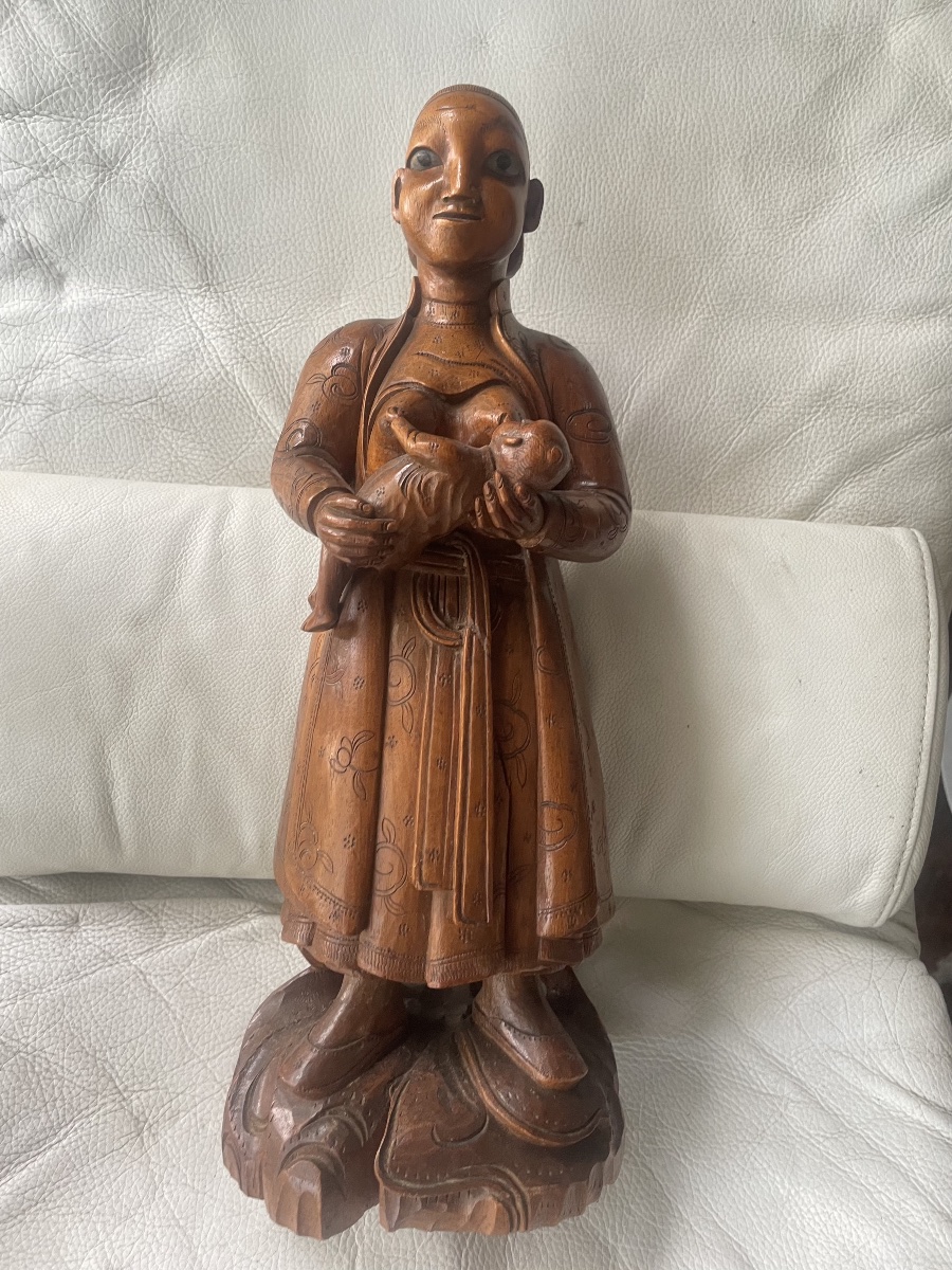 Sculpture maternité chinoise en bois sculpté – Femme portant un enfant