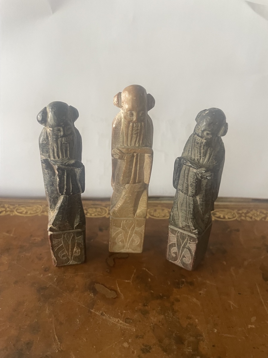 Ensemble de trois statuettes chinoises en pierre sculptée-photo-2