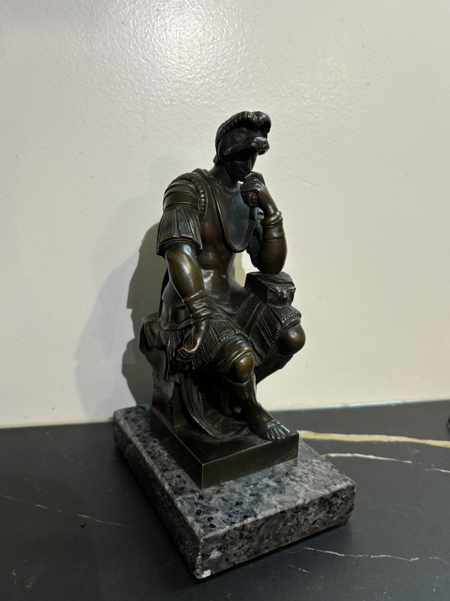 "Le penseur" en bronze à patine brune signée Ron Liod Sauvage