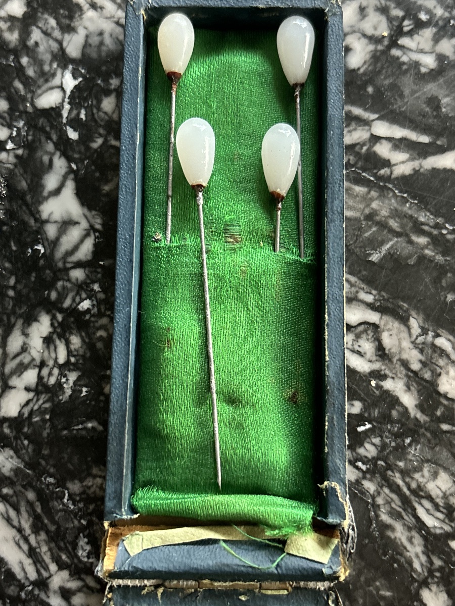 Ensemble d’épingles anciennes dans leur écrin-photo-1