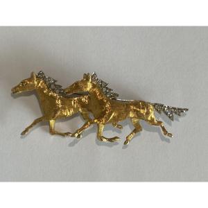 Broche ancienne en or jaune et diamants – Deux chevaux