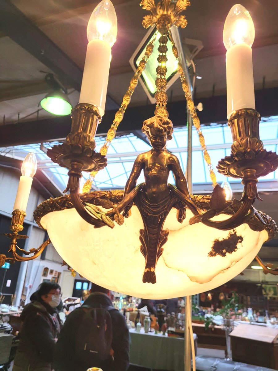 Imposant Lustre En Bronze Doré Décor Angelots XIXème