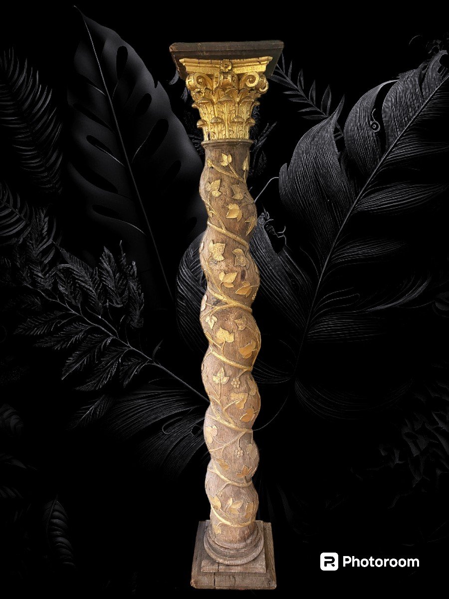 Colonne En Bois Dorée, Torsadée Avec Chapiteau Corinthien Du 17ème 