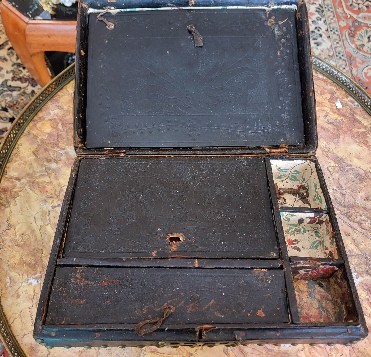 17th Century Blackened Leather Writing Case With Engraved Decoration-photo-2