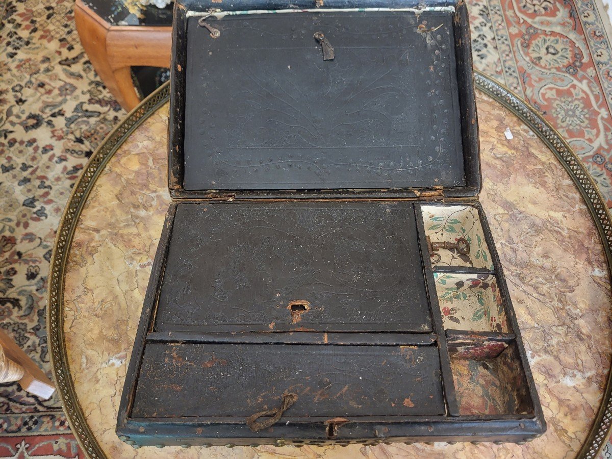 17th Century Blackened Leather Writing Case With Engraved Decoration-photo-3