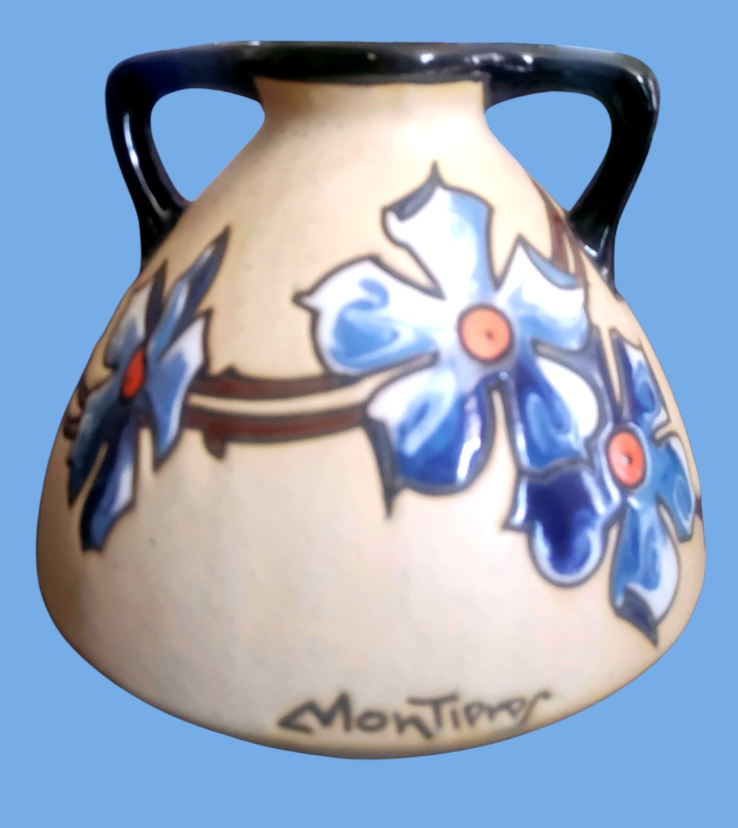 Vase bursiforme à deux anses signe Montieres, xxeme-photo-1