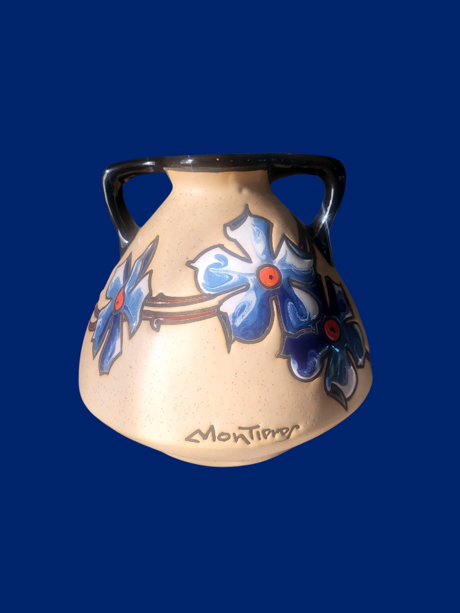Vase bursiforme à deux anses signe Montieres, xxeme