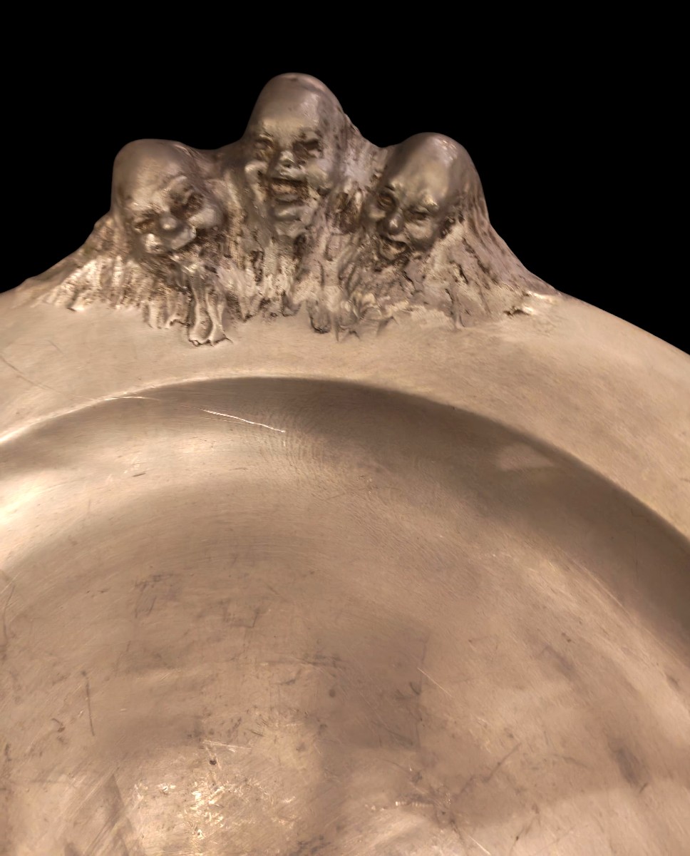 Important Pewter Dish, Signed Patris Ernest, Decorated With Bearded Men - 20th Century-photo-1