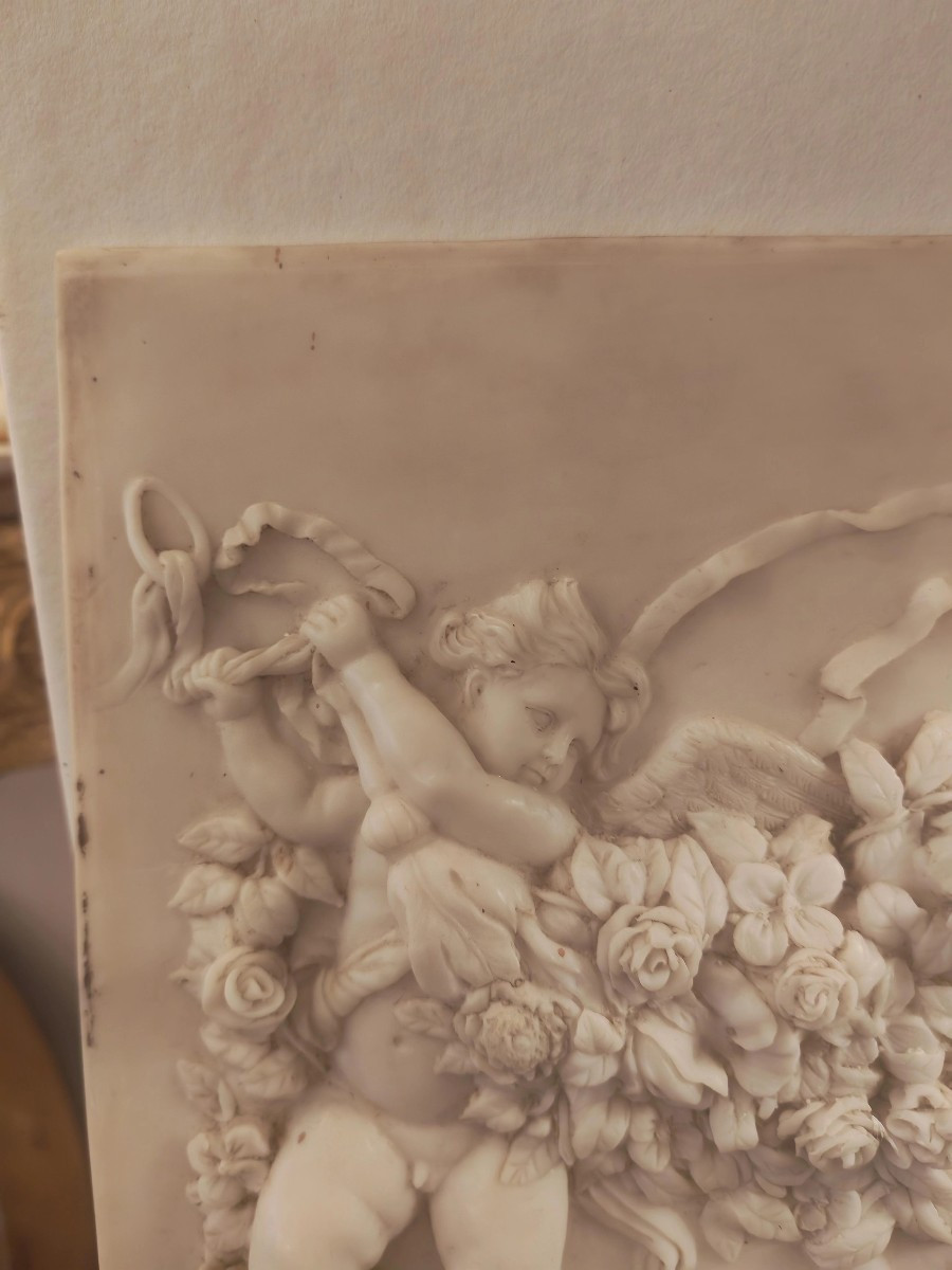 Haut relief en albâtre angelots ailés d époque XIXeme-photo-1