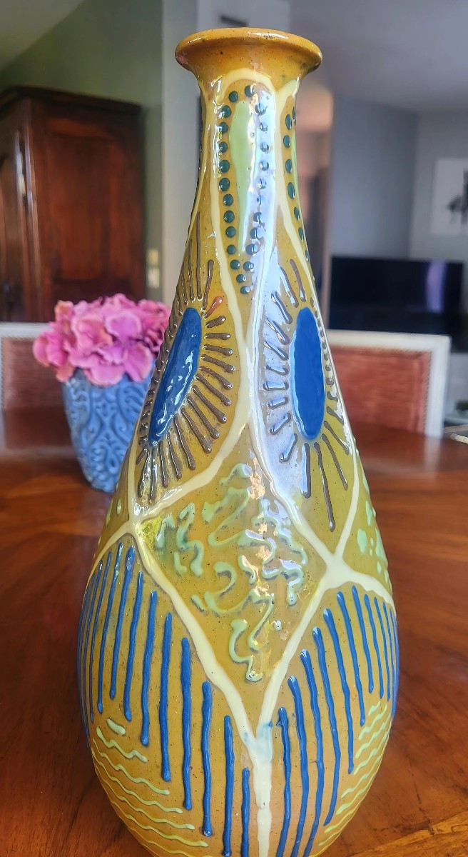 Vase élancé et décors graphiques émaillé en relief de Martial Pivon 1930