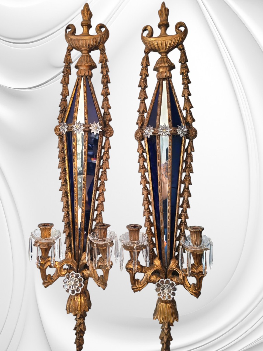 Pair Of Large Italian Wall Sconces In Carved Giltwood, Venetian Blue Glass - 19th Century 