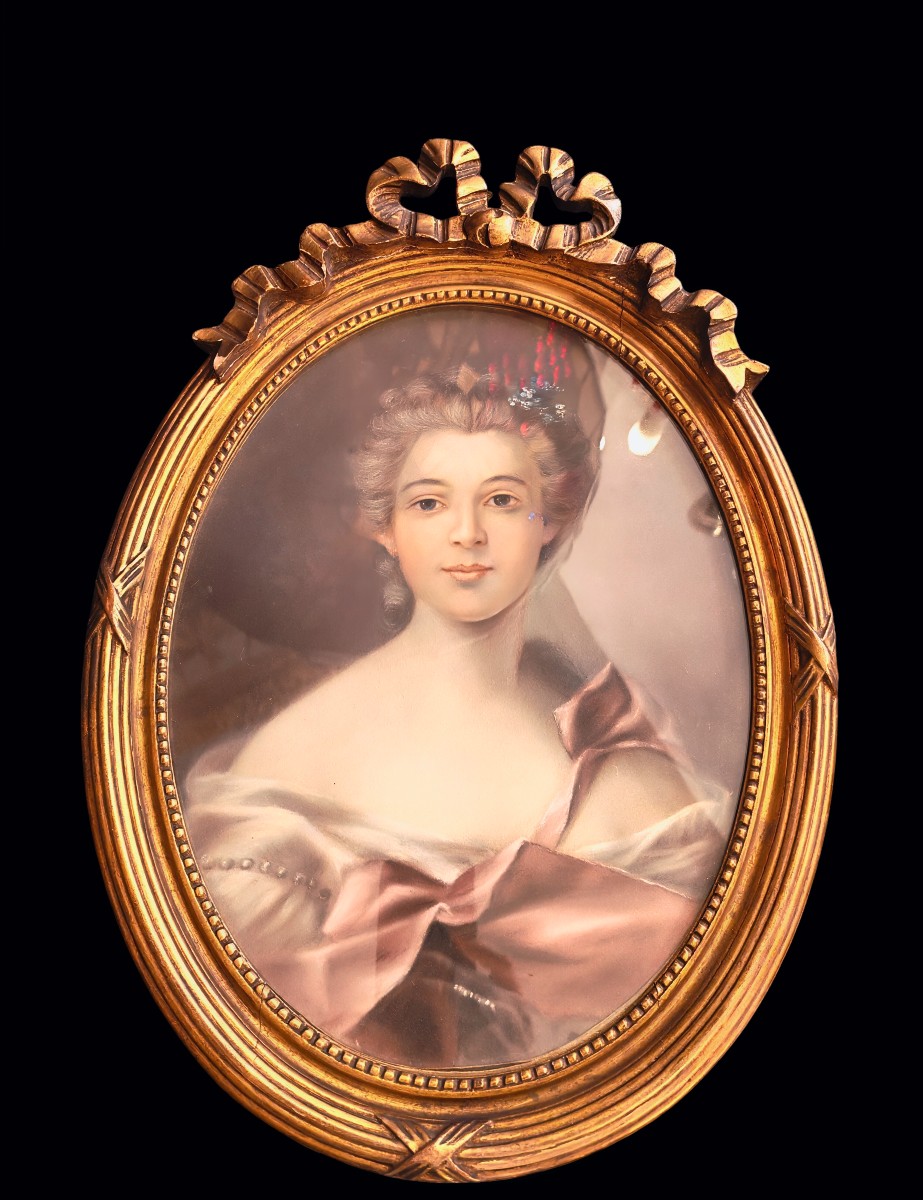 Pastel représentant une jeune fille, cadre en bois doré, belle patine, style Louis XVI-XVIIIeme