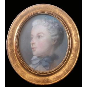 Pastel, Oval Portrait Of A Young Man Of Quality - 19th Century