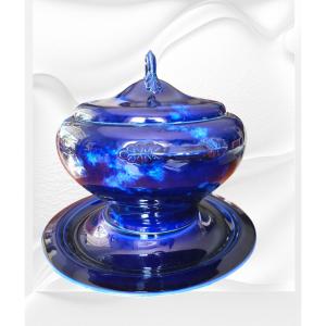 Soupière Sèvres modèle "Pimprenelle" en bleu profond, pièce de collection XXeme