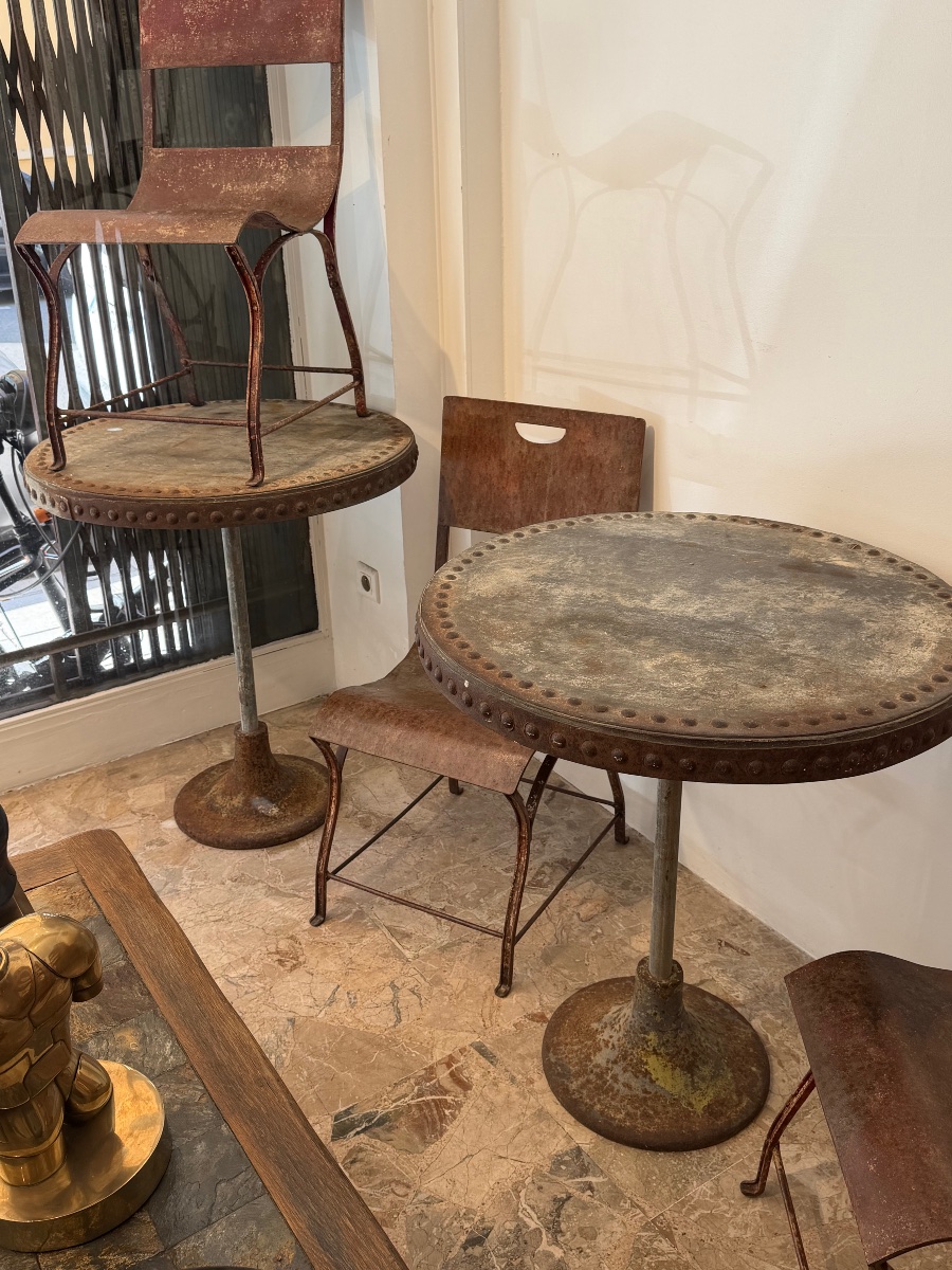 Paire de guéridons anciens en métal