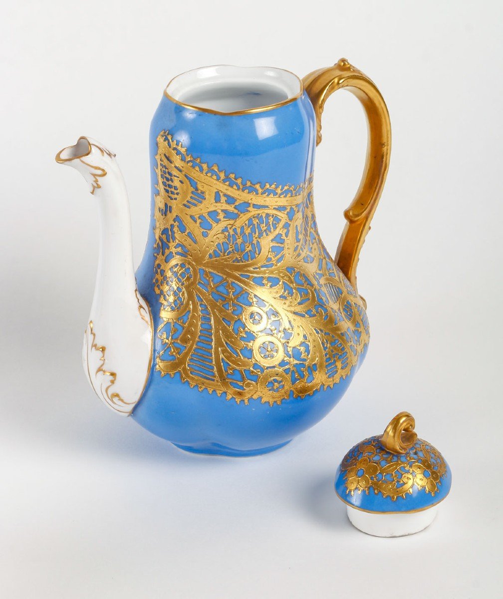 Celestial Blue Porcelain Head To Head And Gold Lace (1885)-photo-2