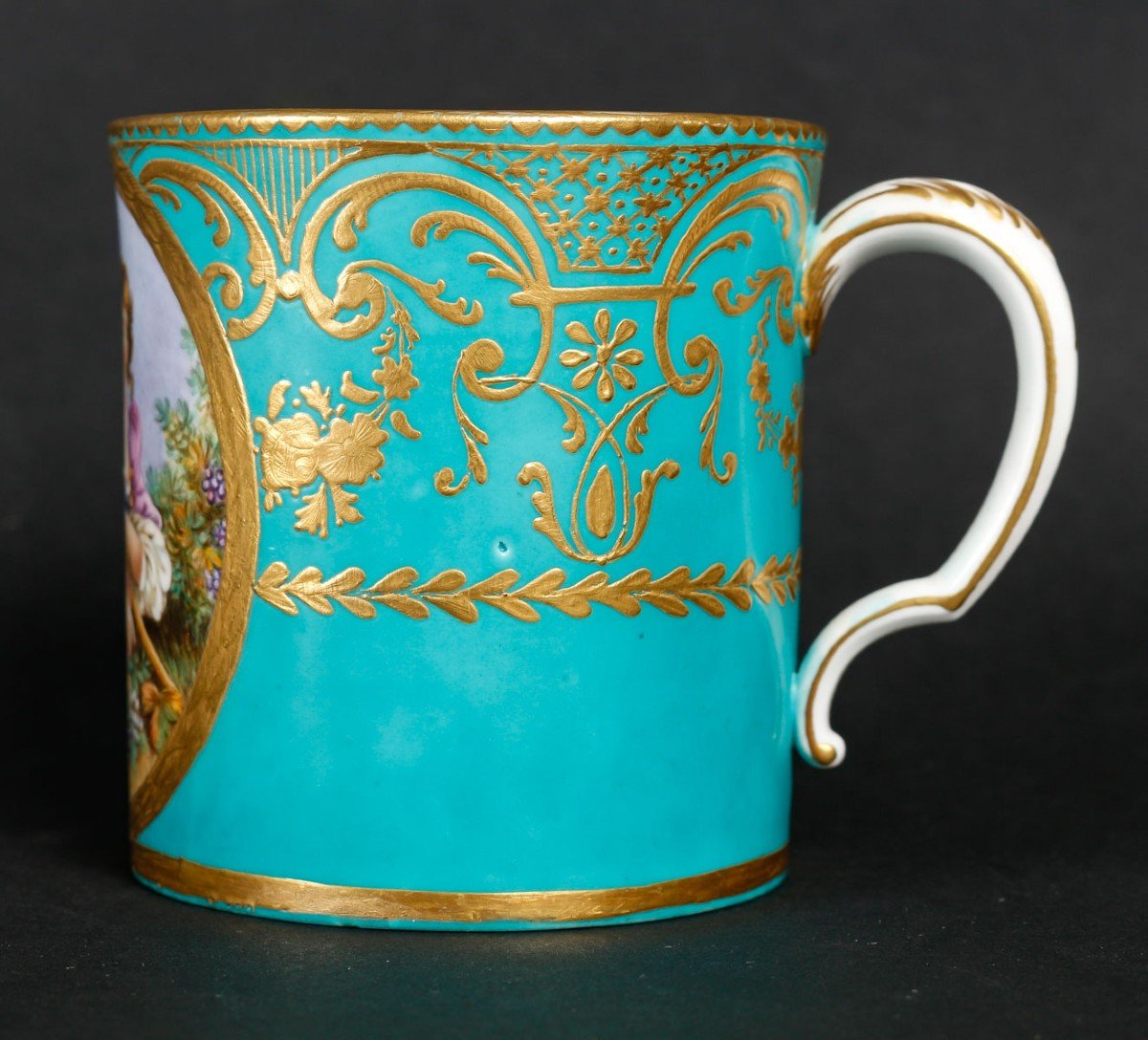 Tasse " scène galante aux raisins" pâte tendre Sèvres-photo-1