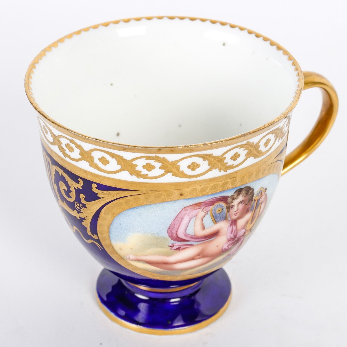 Tasse Sèvres aux "Amours " XIX ème siècle-photo-4
