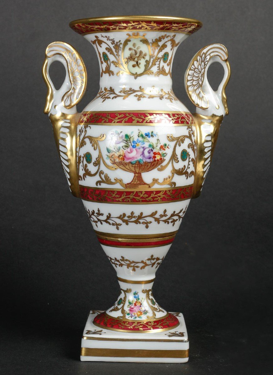 Le Tallec: Vase de forme Directoire "Baron Jourdan Rouge "