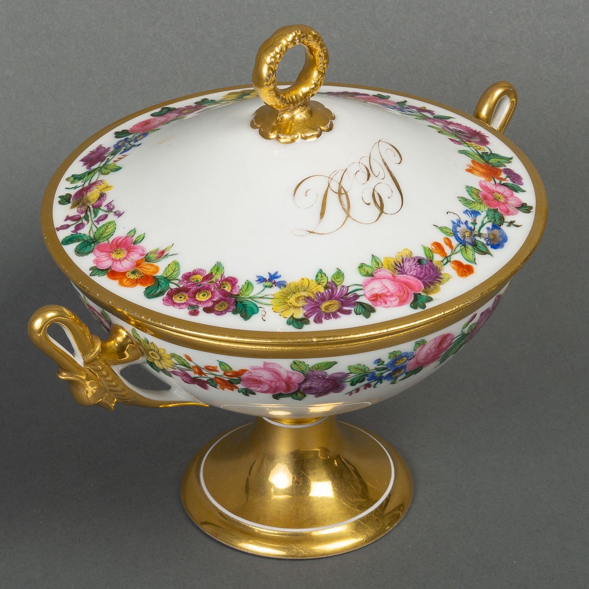 Paris Porcelain Bezel With Flower Crowns (19th Century)-photo-1