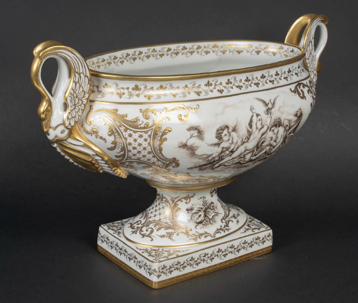 Le Tallec Paris  " Grande  Coupe aux Angelots Grisée  à la Manière de Boucher"-photo-2