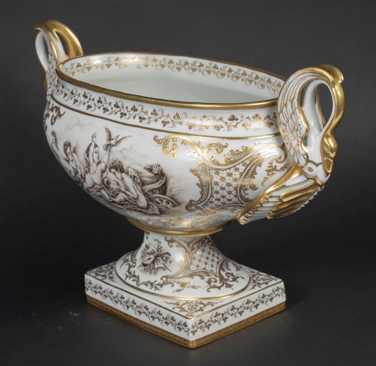 Le Tallec Paris  " Grande  Coupe aux Angelots Grisée  à la Manière de Boucher"-photo-1