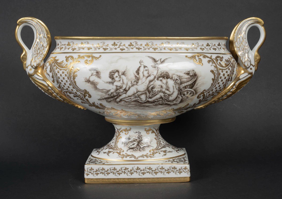 Le Tallec Paris  " Grande  Coupe aux Angelots Grisée  à la Manière de Boucher"