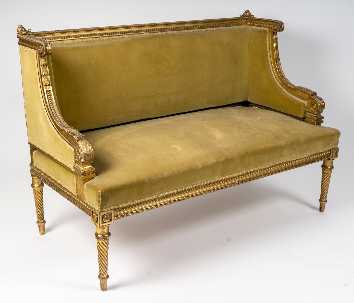 Petit Canapè en bois sculpté et doré Style Louis XVI