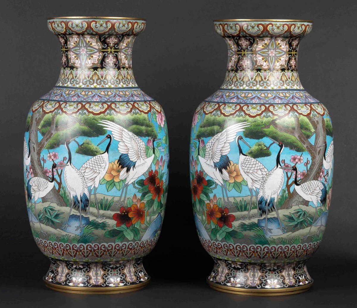 Paire de Grands Vases cloisonnés aux  "Grues "