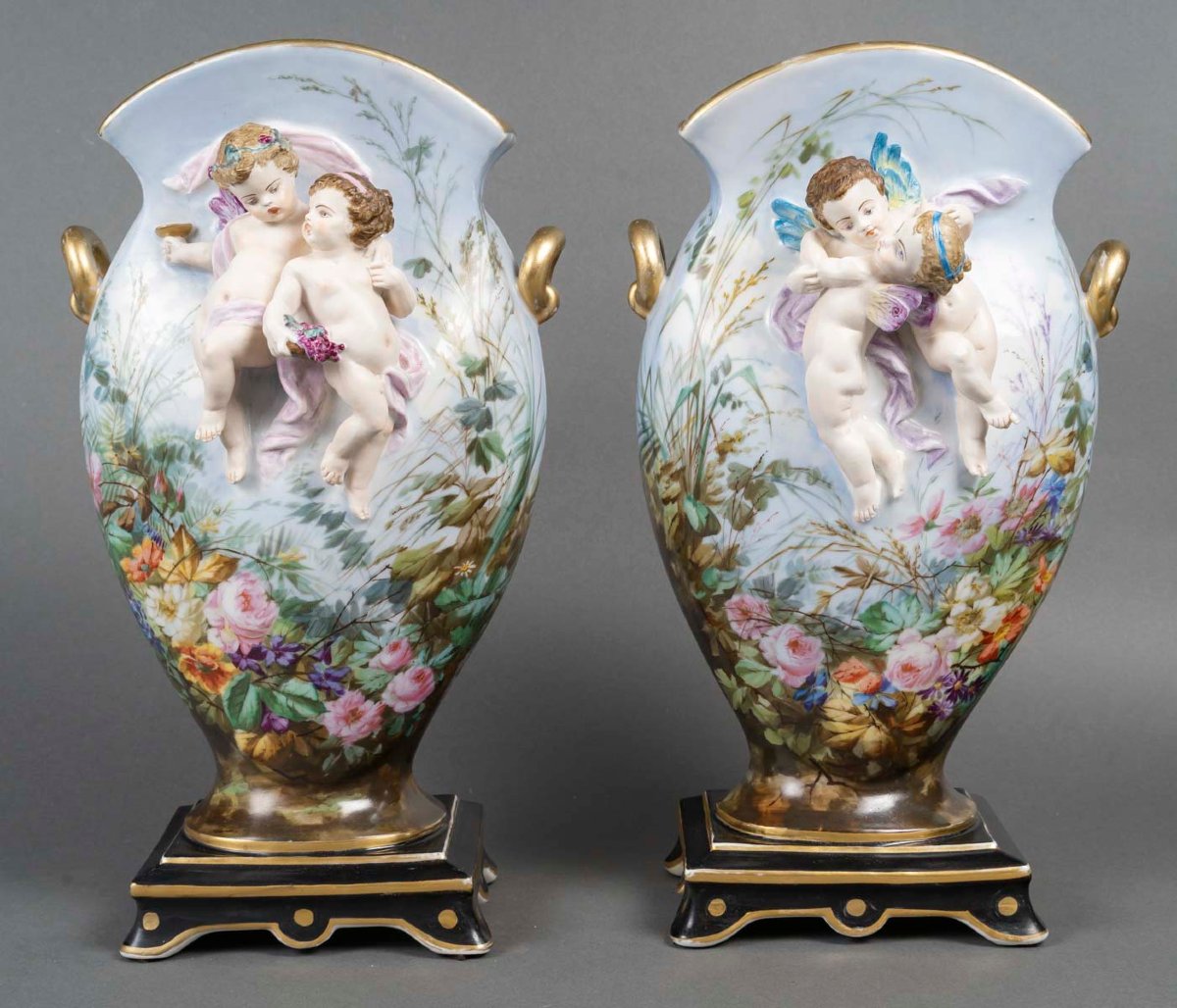 Paire de Vases aux Putti et Paysages " Paris 1860"