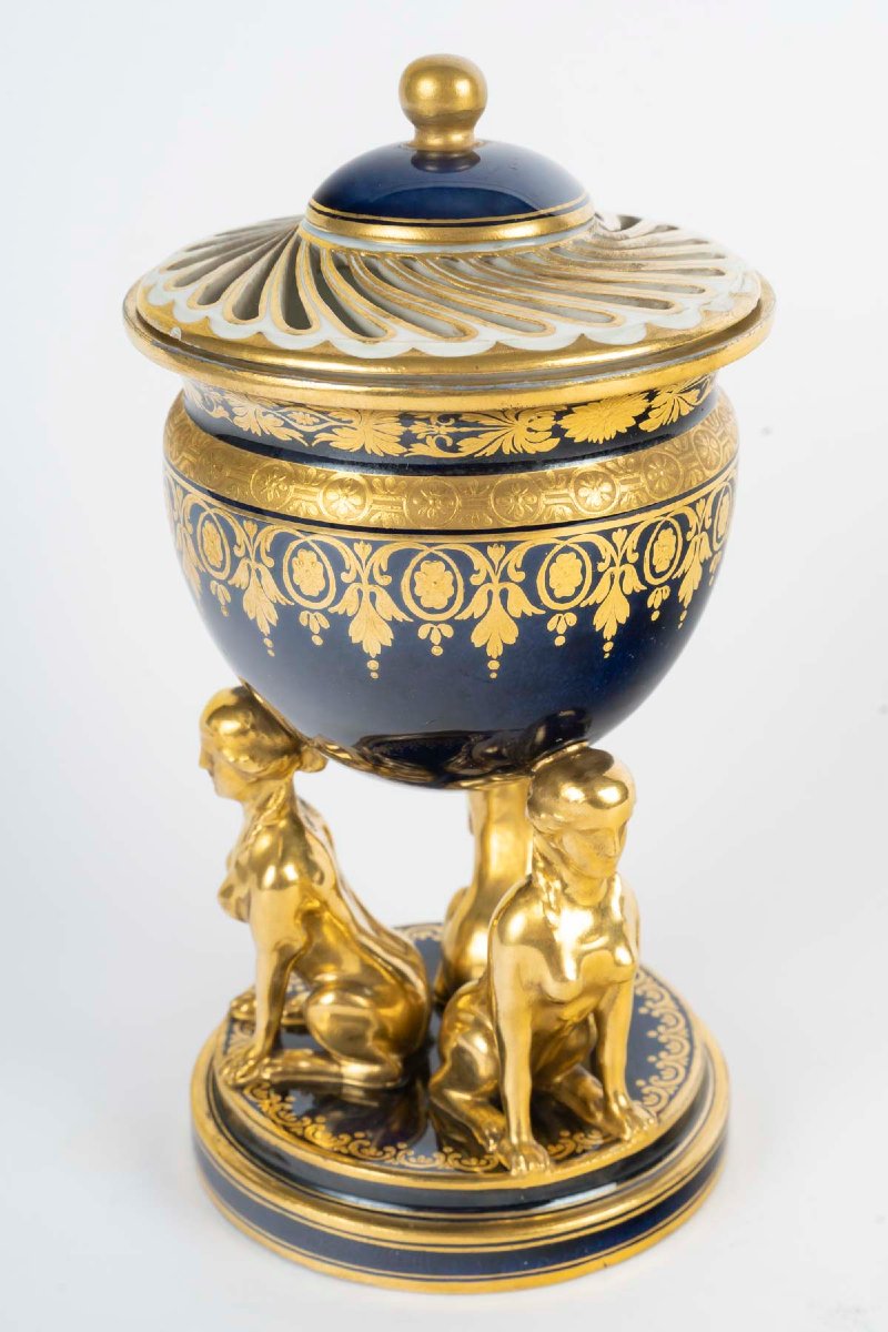 Lidded Bowl With Three Sphinxes, Vienna, 1810-photo-2