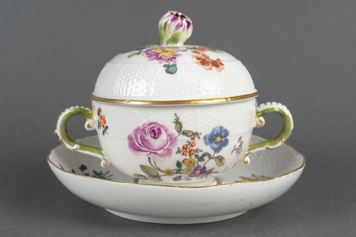 Bol à Bouillon couvert  MEISSEN  ( fin XVIII ème )