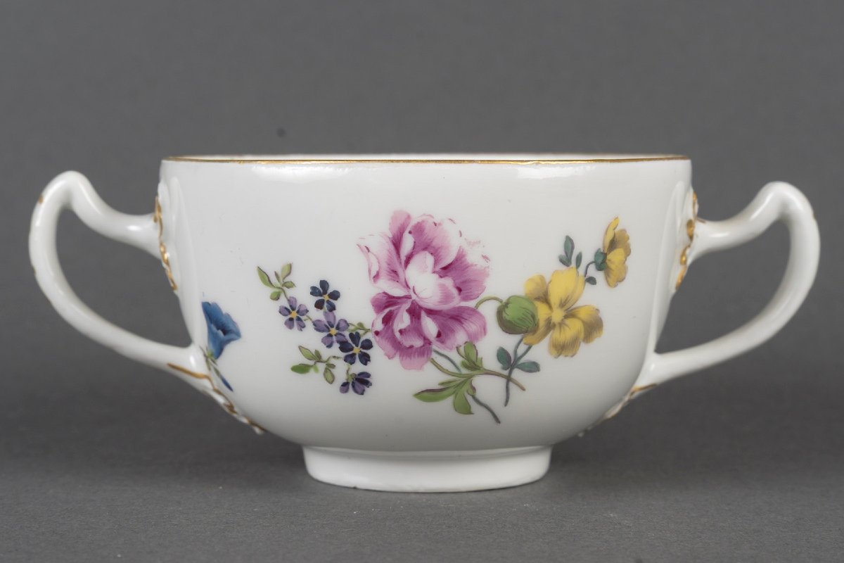 Meissen Cup With A Floral Design And Two Upward-curving Handles (late 18th Century)-photo-1