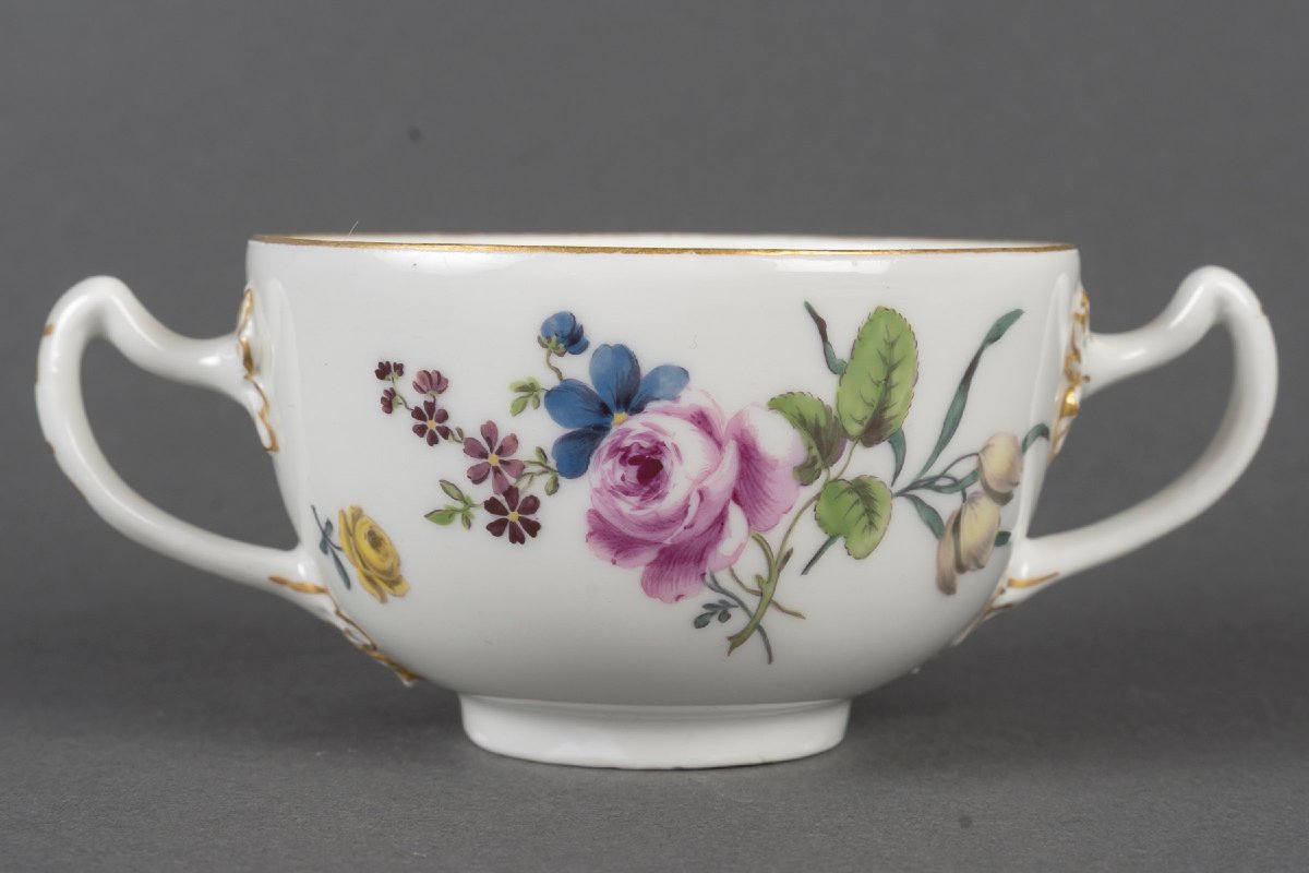 Meissen Cup With A Floral Design And Two Upward-curving Handles (late 18th Century)-photo-2