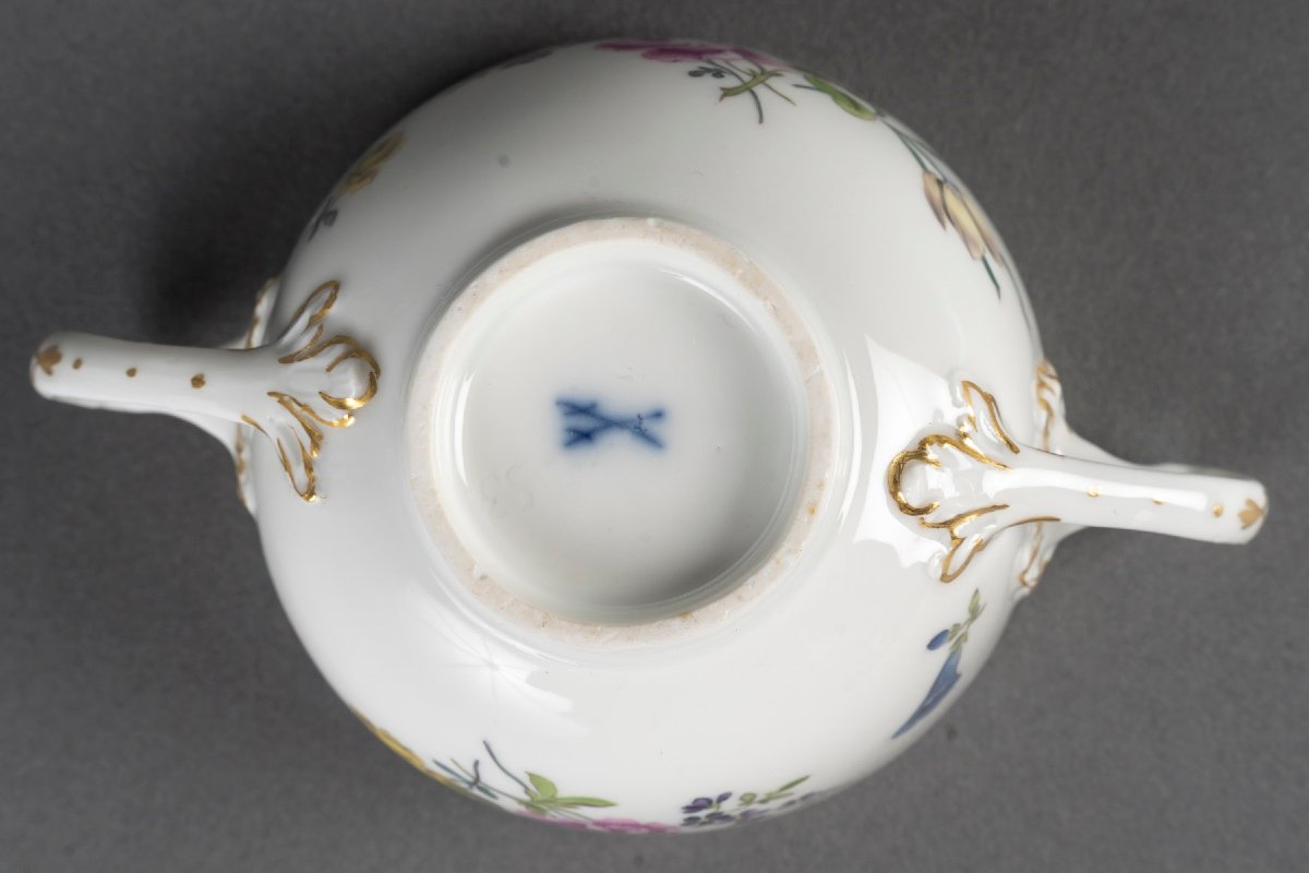 Meissen Cup With A Floral Design And Two Upward-curving Handles (late 18th Century)-photo-3