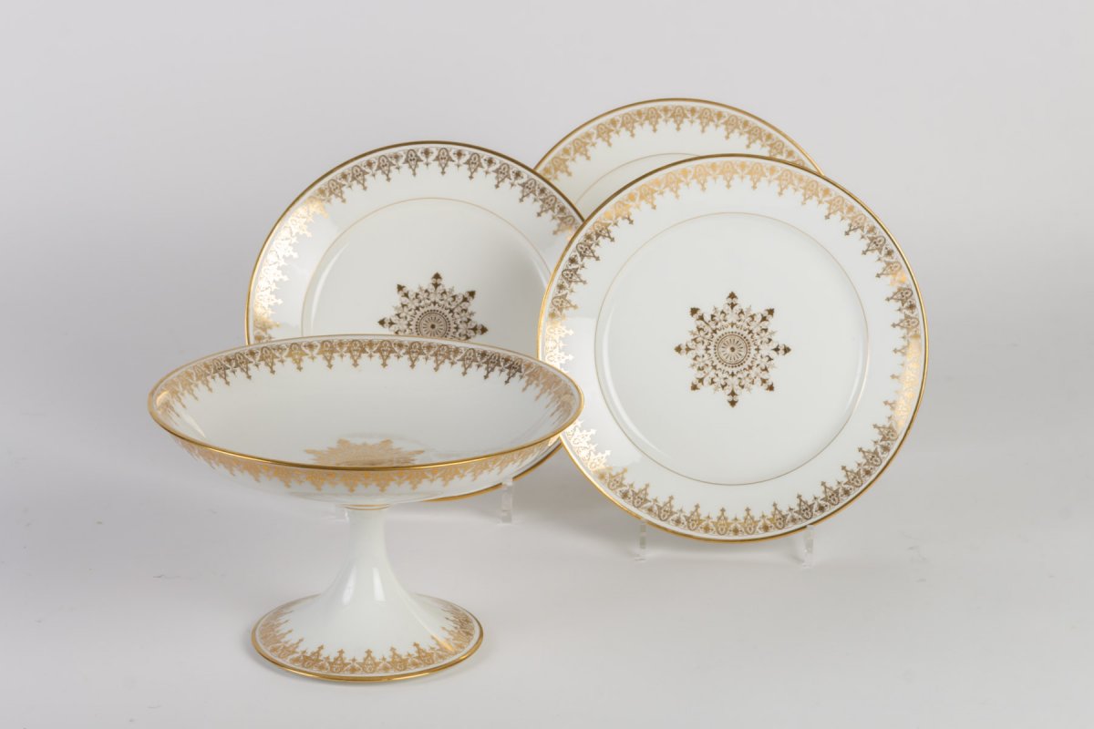  12 Assiettes Et Un Présentoir:manufacture De Sèvres 1883