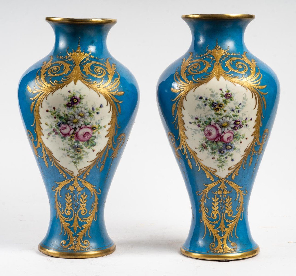 Paire de Vases bleu céleste à Scènes Galantes et Fleurs fin XIXème ( France )-photo-2