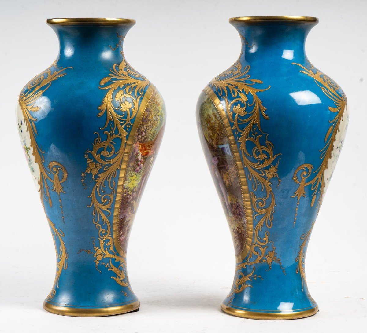 Paire de Vases bleu céleste à Scènes Galantes et Fleurs fin XIXème ( France )-photo-1