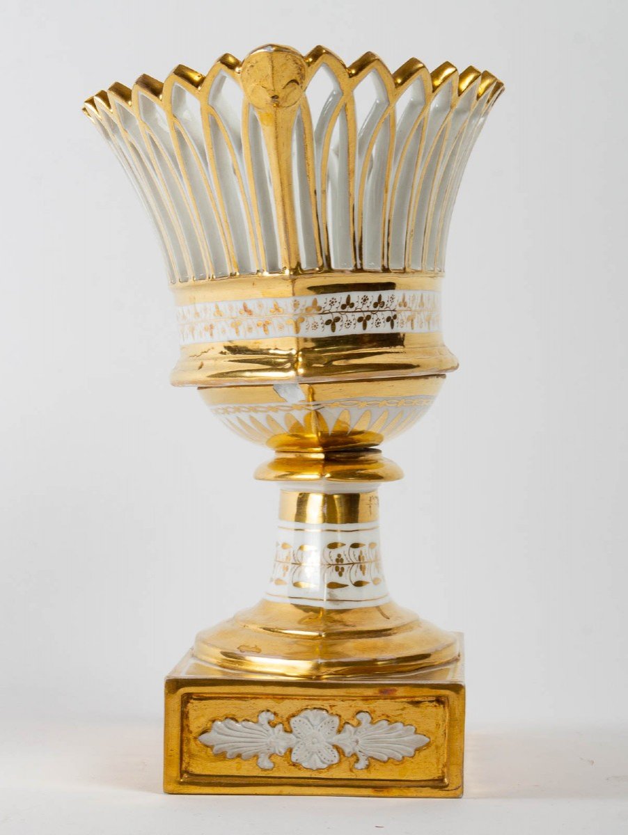 Three White And Gold Porcelain De Paris Cups-photo-4