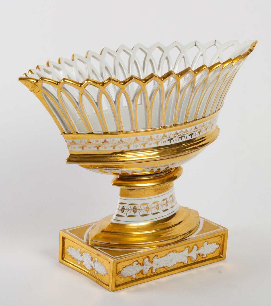 Three White And Gold Porcelain De Paris Cups-photo-1