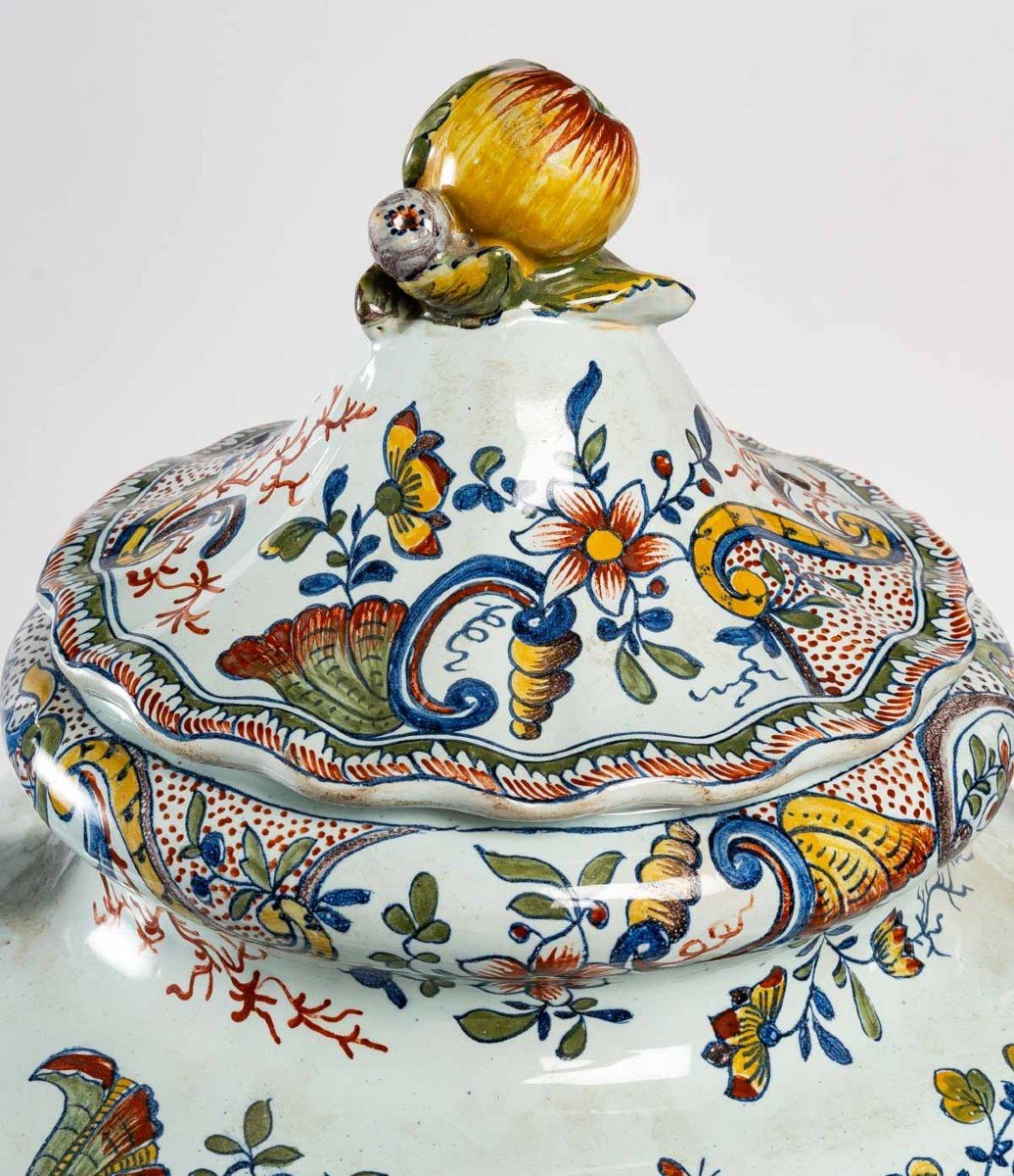 Eighteenth "delft" Covered Pot-photo-3