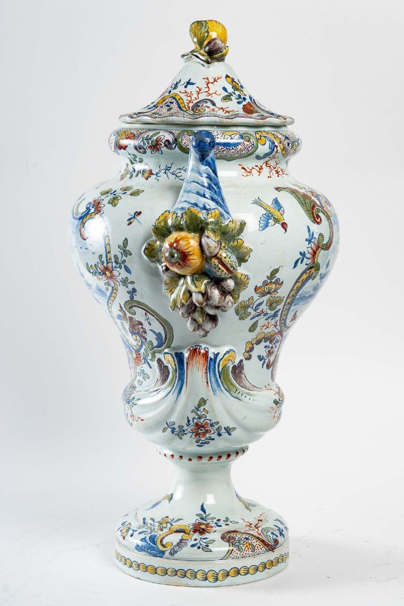 Eighteenth "delft" Covered Pot-photo-1