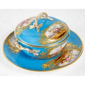 Bol à Bouillon couvert Bleu Céleste " aux paniers  fleuris XIX ème siècle