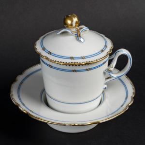 Paris "Tasse  Trembleuse Couverte  Bleue Pâle Et Blanche " XIXème