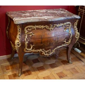 Commode de Style Louis XV à décor aux Chinois XIX èm