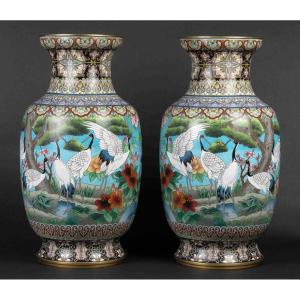 Paire de Grands Vases cloisonnés aux  "Grues "