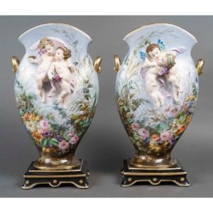 Paire de Vases aux Putti et Paysages " Paris 1860"