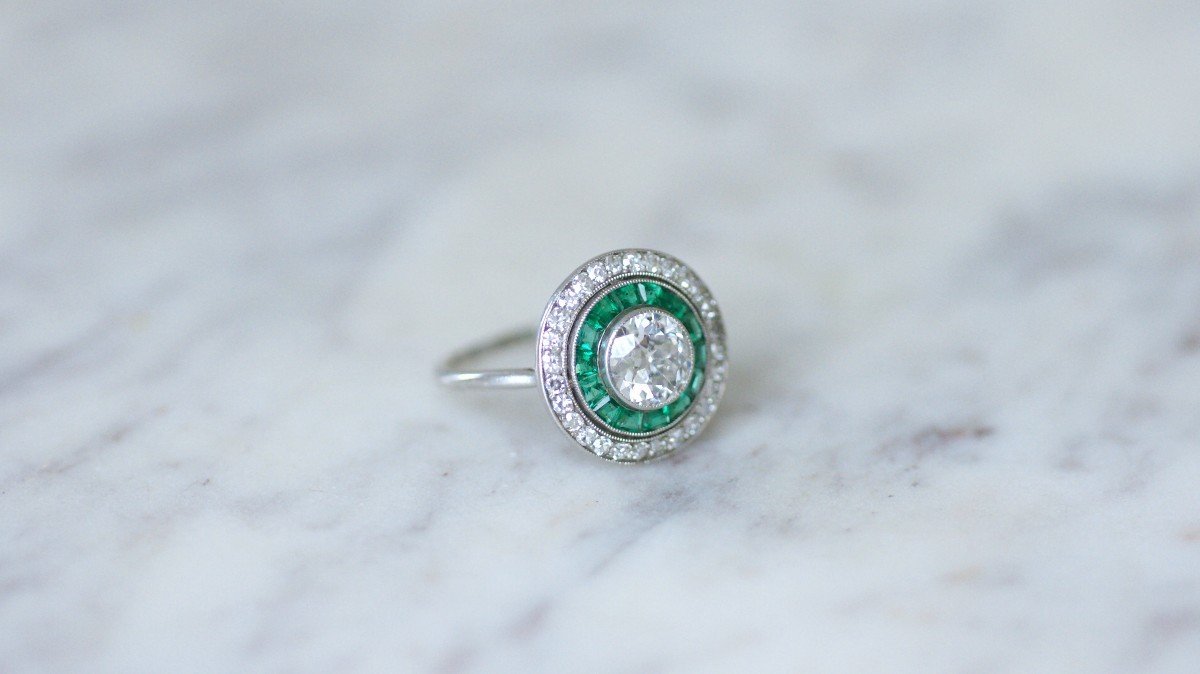 Bague Cible Halo Diamant Et émeraudes Calibrées-photo-4