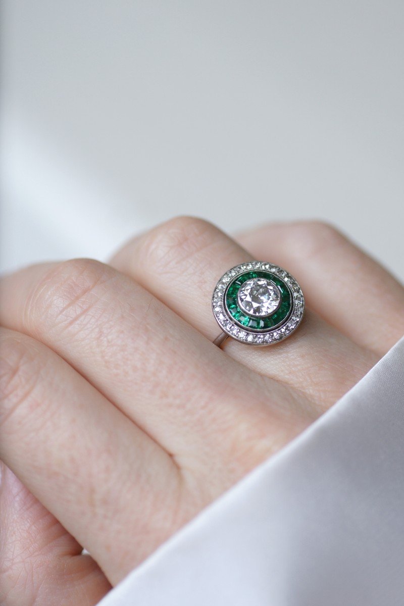 Bague Cible Halo Diamant Et émeraudes Calibrées-photo-2