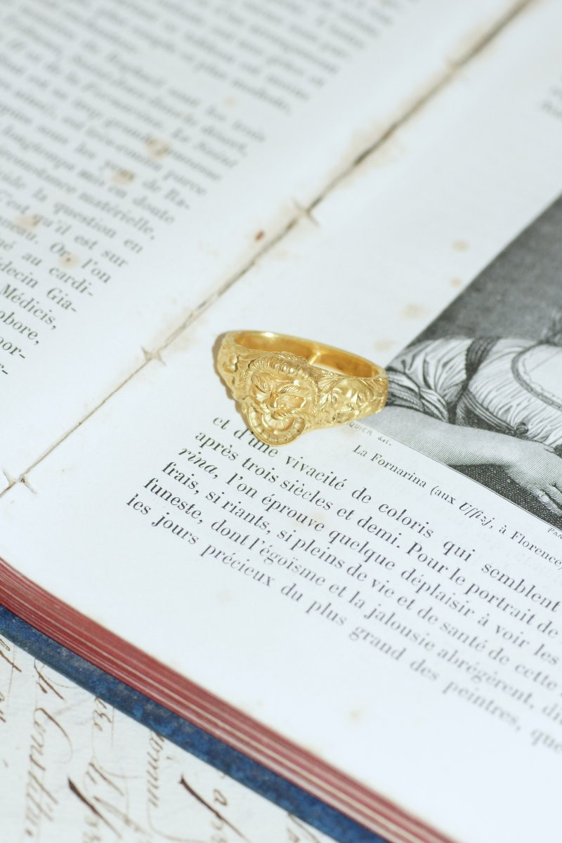 Antique Bacchus And Bacchante Scarf Clasp In Yellow Gold-photo-4